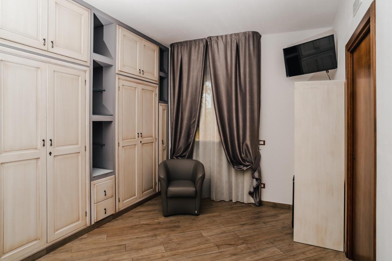 Holiday Gli Archi Фазано Екстериор снимка