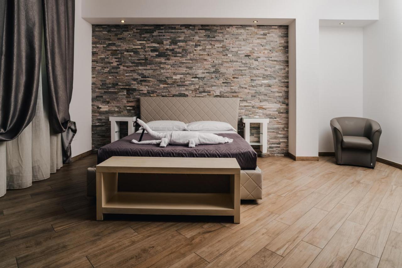 Holiday Gli Archi Фазано Екстериор снимка